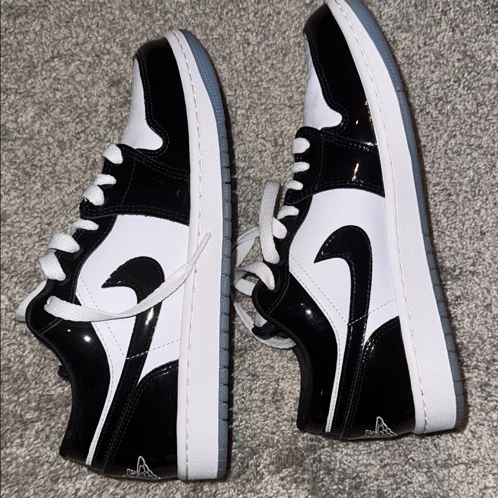 AIR JORDAN 1 LOW SE - Picture 6 of 6